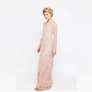 True Decadence Petite Allover Floral
Applique Maxi Dress Size Small